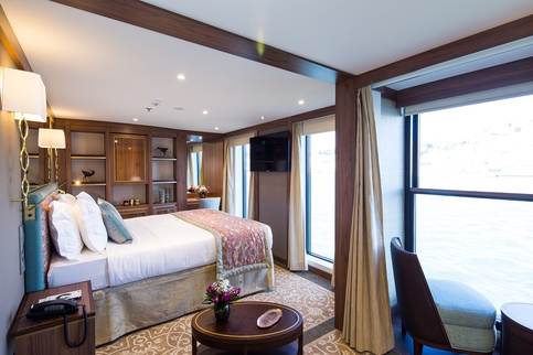 Rivier MS Douro Elegance - Deluxe Suite 2.jpg
