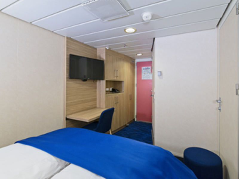 Polar Outside | Middle decks for 2 travellers