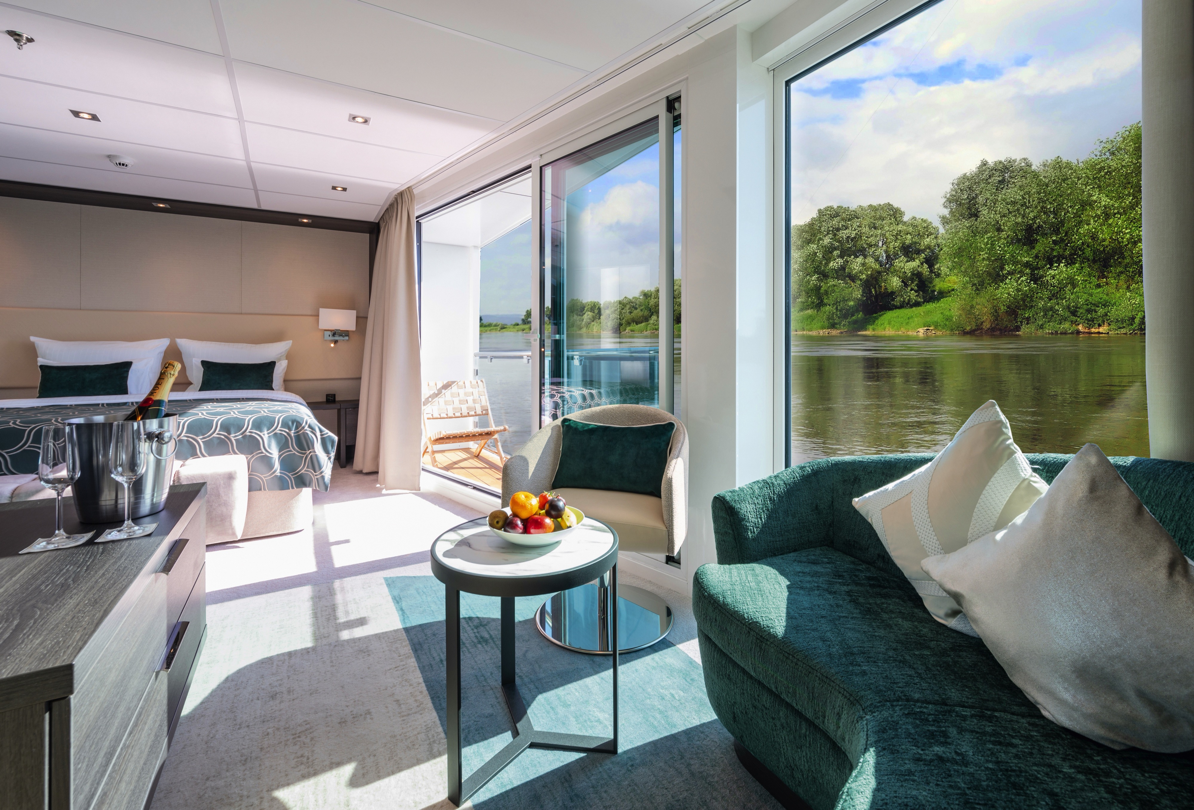 AMADEUS Cara Suite ©Lueftner Cruises Amadeus.jpg