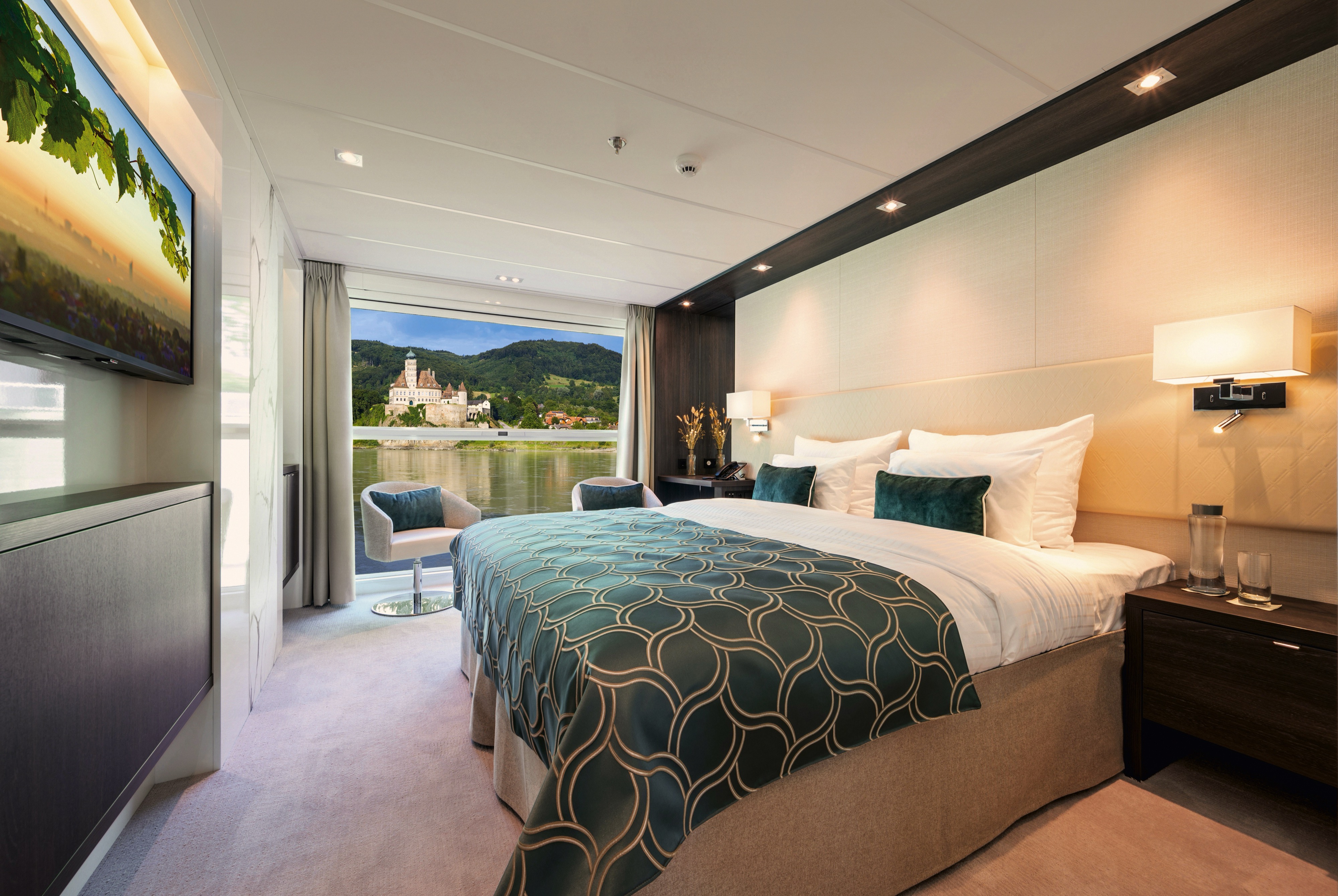 AMADEUS Cara Strauss Mozart Cabin ©Lueftner Cruises Amadeus.jpg