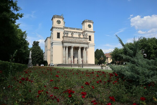 Vác, Váci Nagyboldogasszony-székesegyház, Schuszter Konstantin tér, Hungary