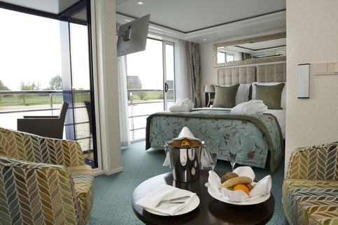 AmaWaterways AmaSerena AmaSonata AmaReina AmaPrima AmaCerto Accommodation Suite 2.jpg