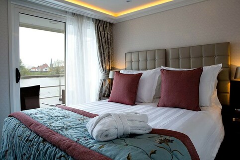 AmaWaterways AmaReina - Cat AB 1.jpg