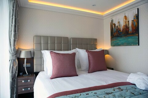 AmaWaterways AmaReina - Cat AB 2.jpg