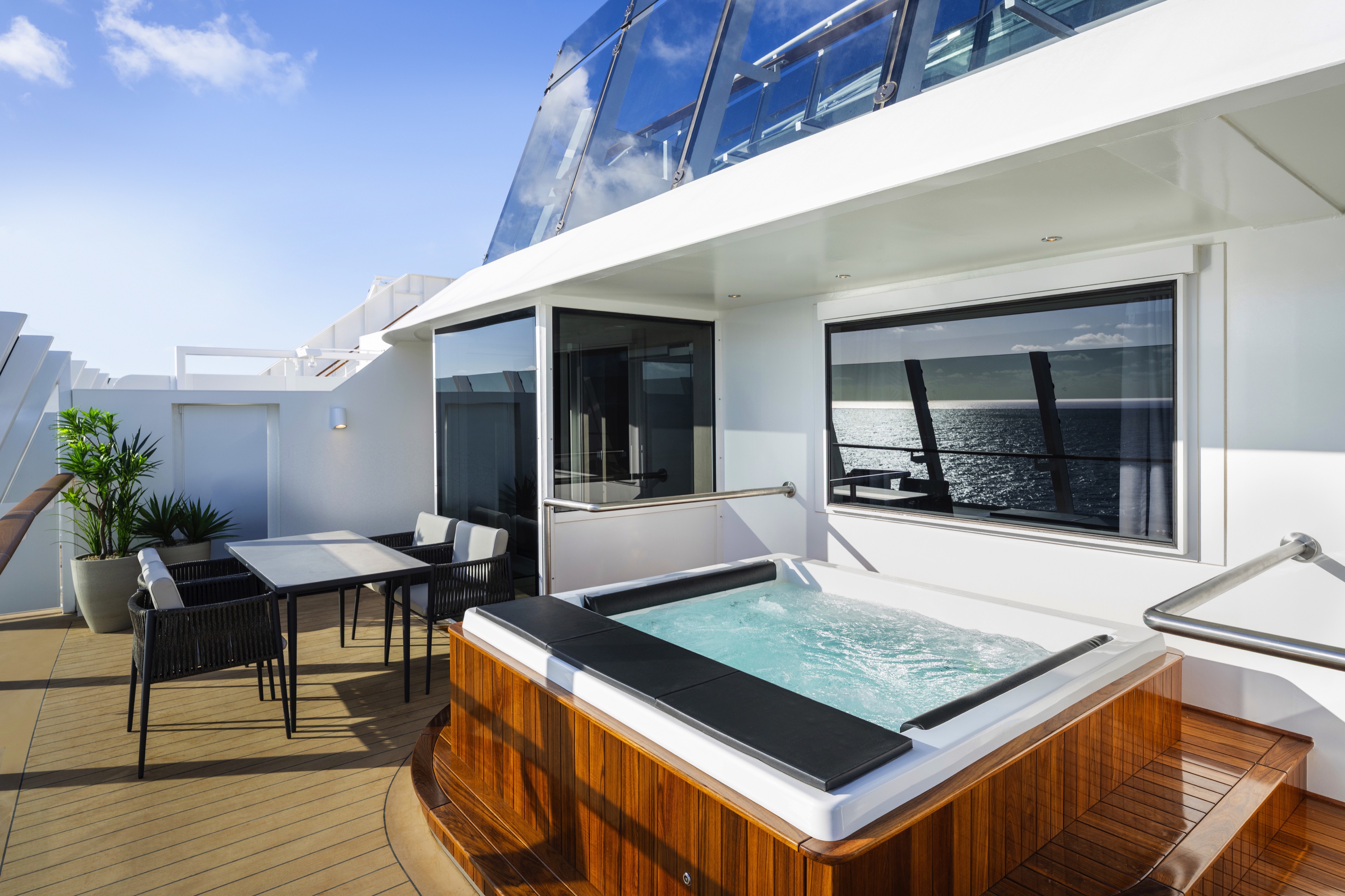MSC Yacht Club Owner's Suite With Whirlpool Bath