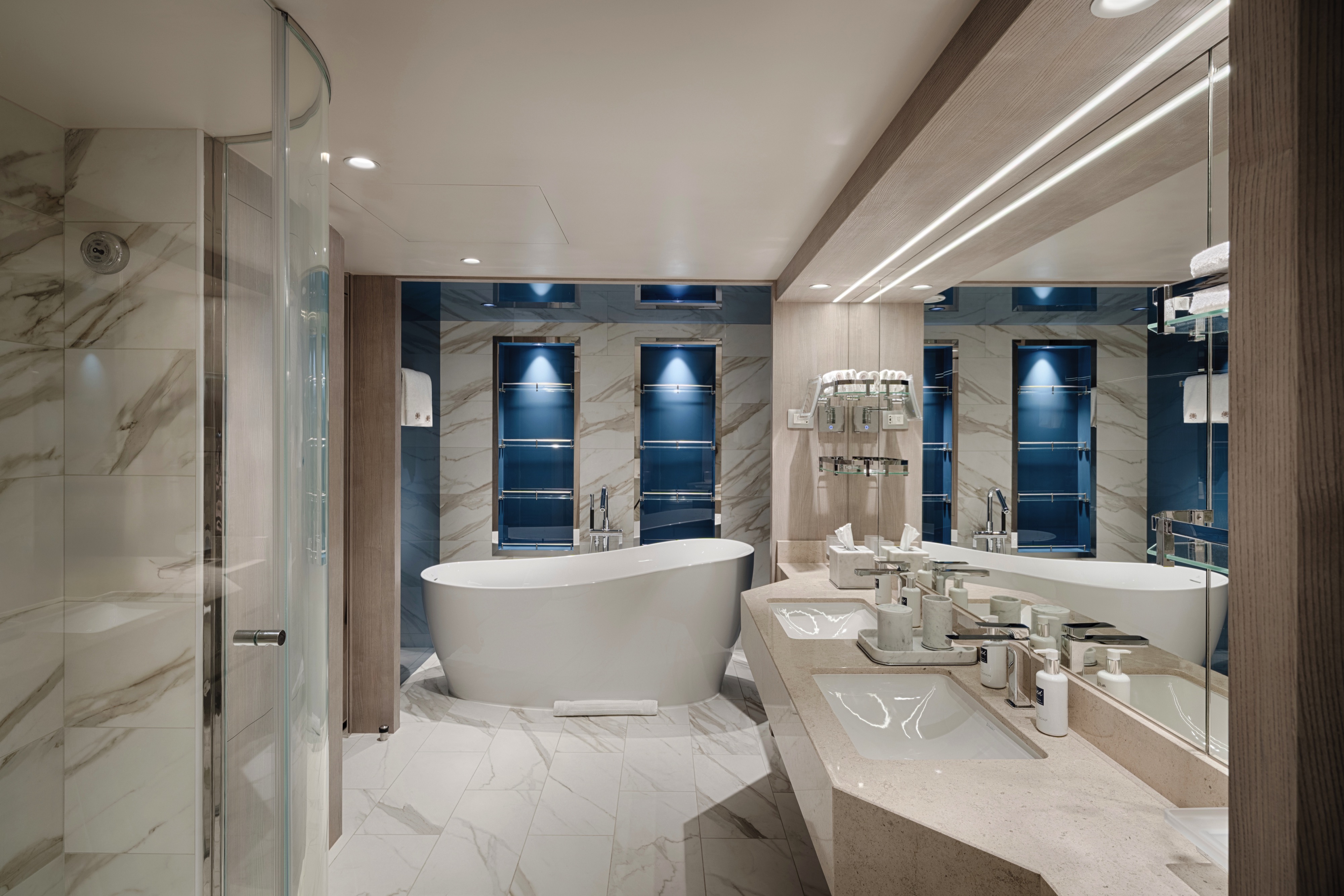 MSC Yacht Club Owner's Suite With Whirlpool Bath