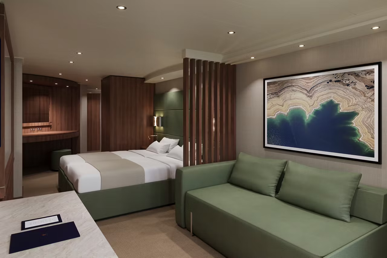 Yacht Club Deluxe Suite